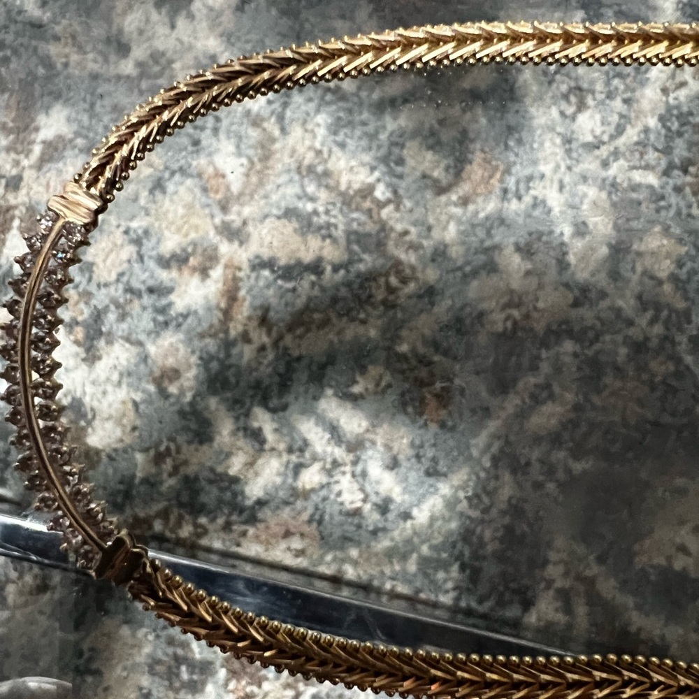 Solid 14kgold with 32 high quality diamonds, 22penny weights, 34grams, 1.21oz